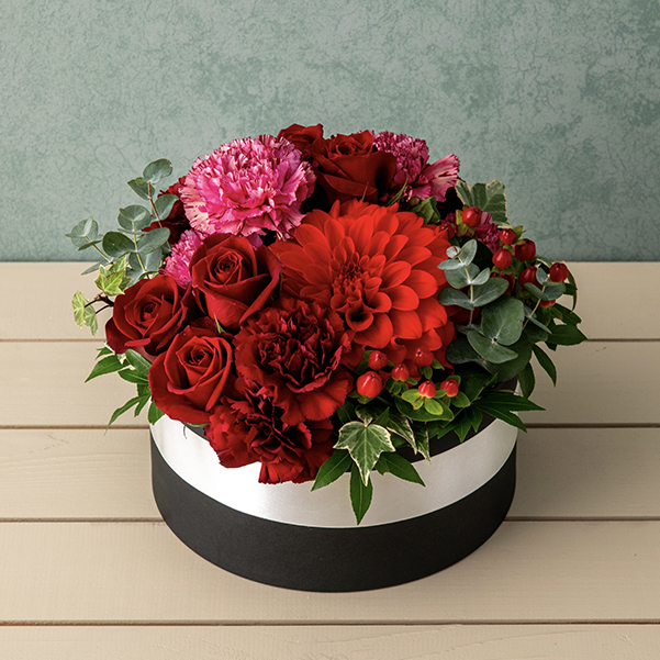 凛と佇む赤の彩り